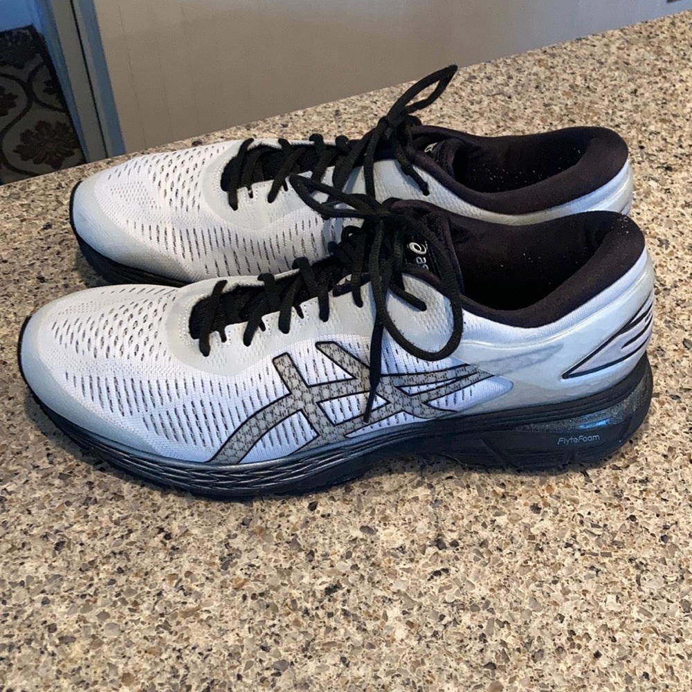Size 13 Men’s Asics Gel-Kayano 25